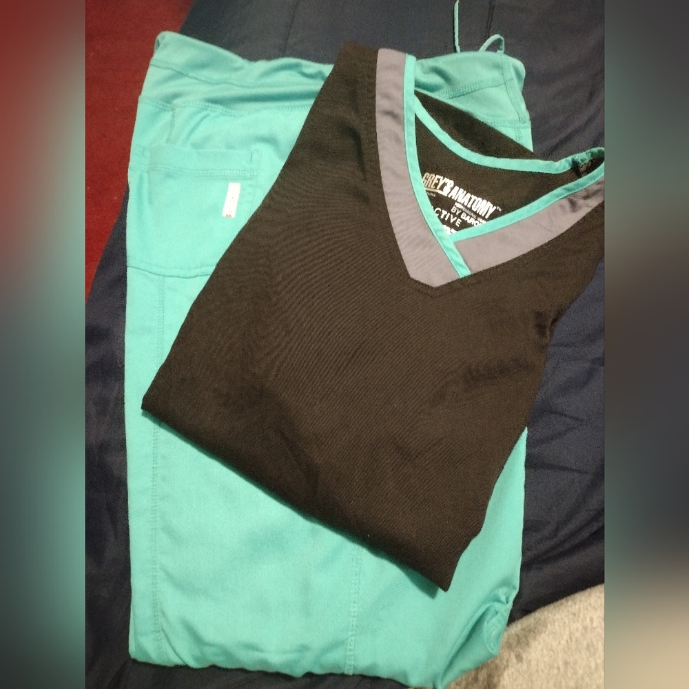 Scrubs set